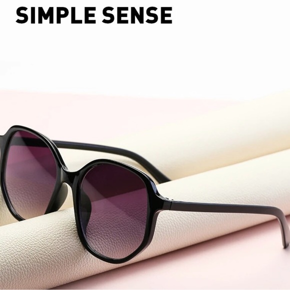 Black Square Sunglasses with Gradient Grey lens - Picture 4 of 4